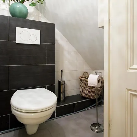 Luxurious Canal Apartment